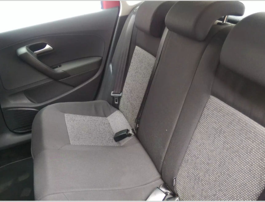 Miniatura: Polo 1.6 L STD Rojo