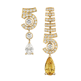 레 시그니처 드 샤넬의 N°5 모 티프  이어링.