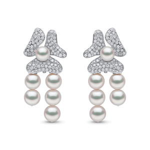 요코 런던의 하이 주얼리 이어링.