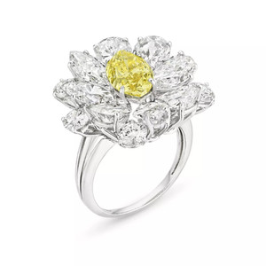 LOT 64 불가리의 링.