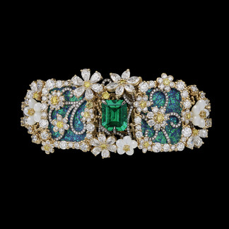 쇼메의 뱀부 링, 디올의 디오렉스퀴 하이 주얼리 컬렉션 브레이슬릿, 피아제의 앤디 워홀 워치