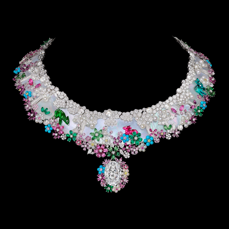 화이트 다이아몬드가 빛나는 네크리스