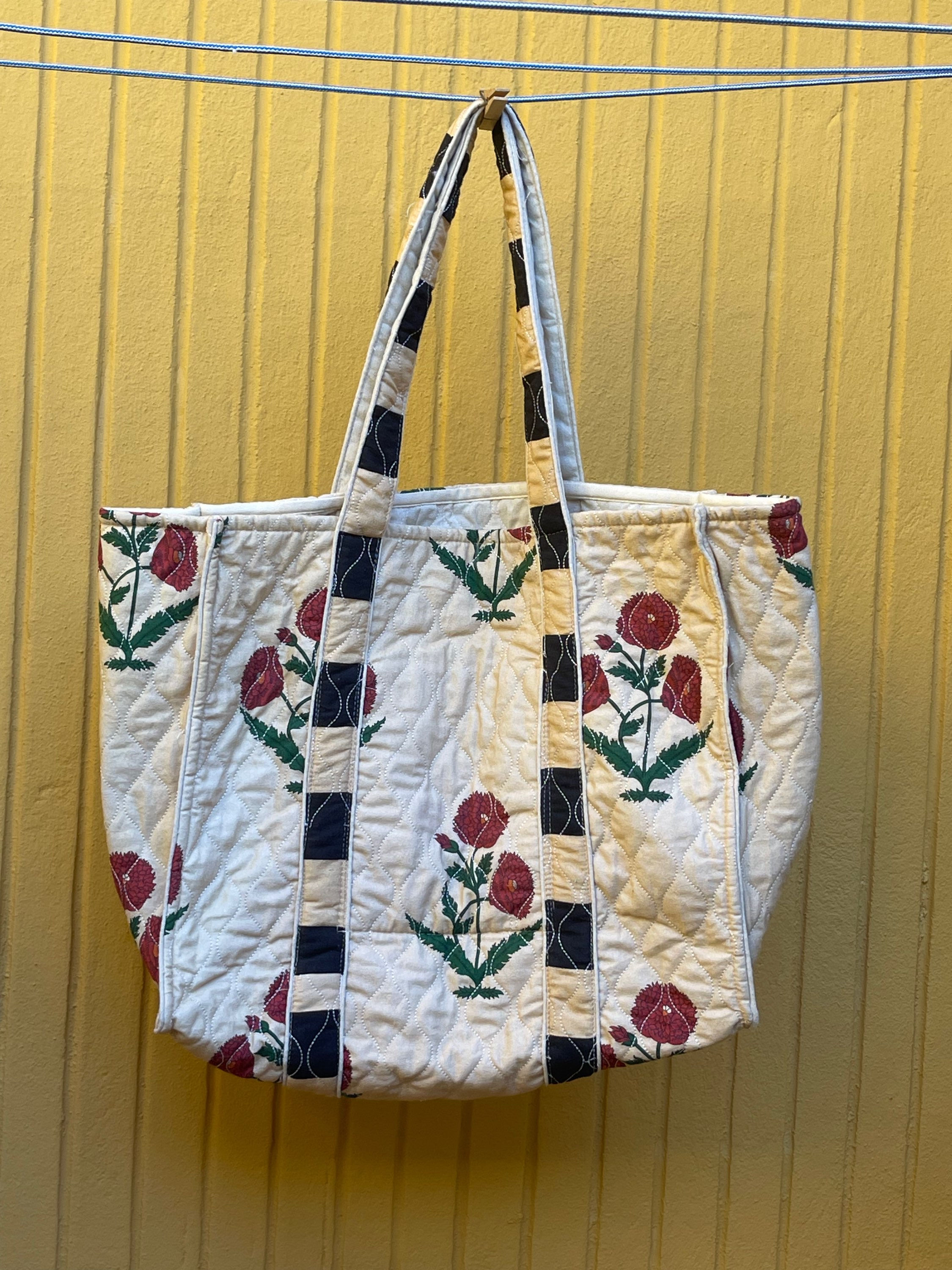 Bolsa de tela acolchada beige flores