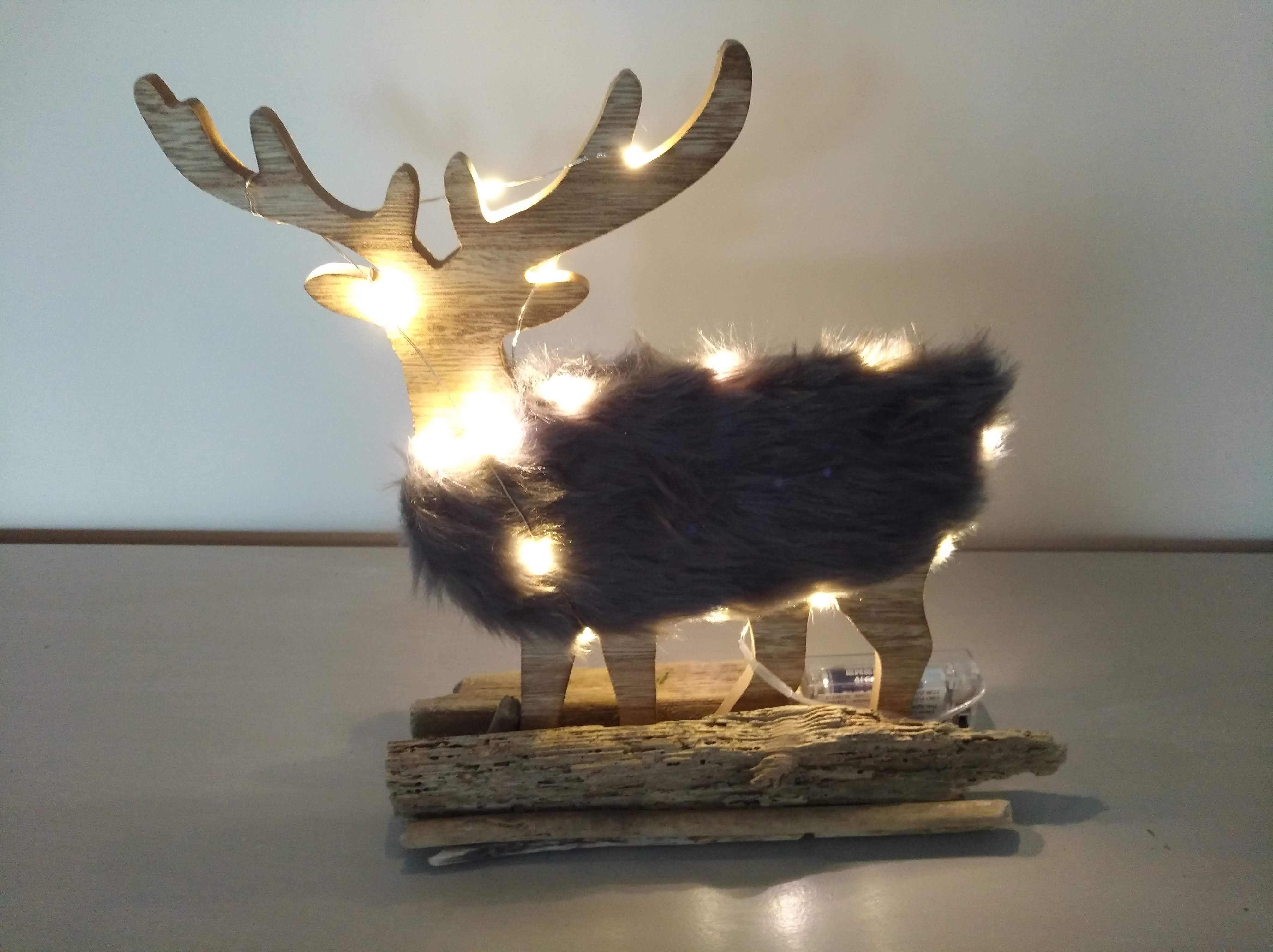 Cerf avec fourrure et cordon LED