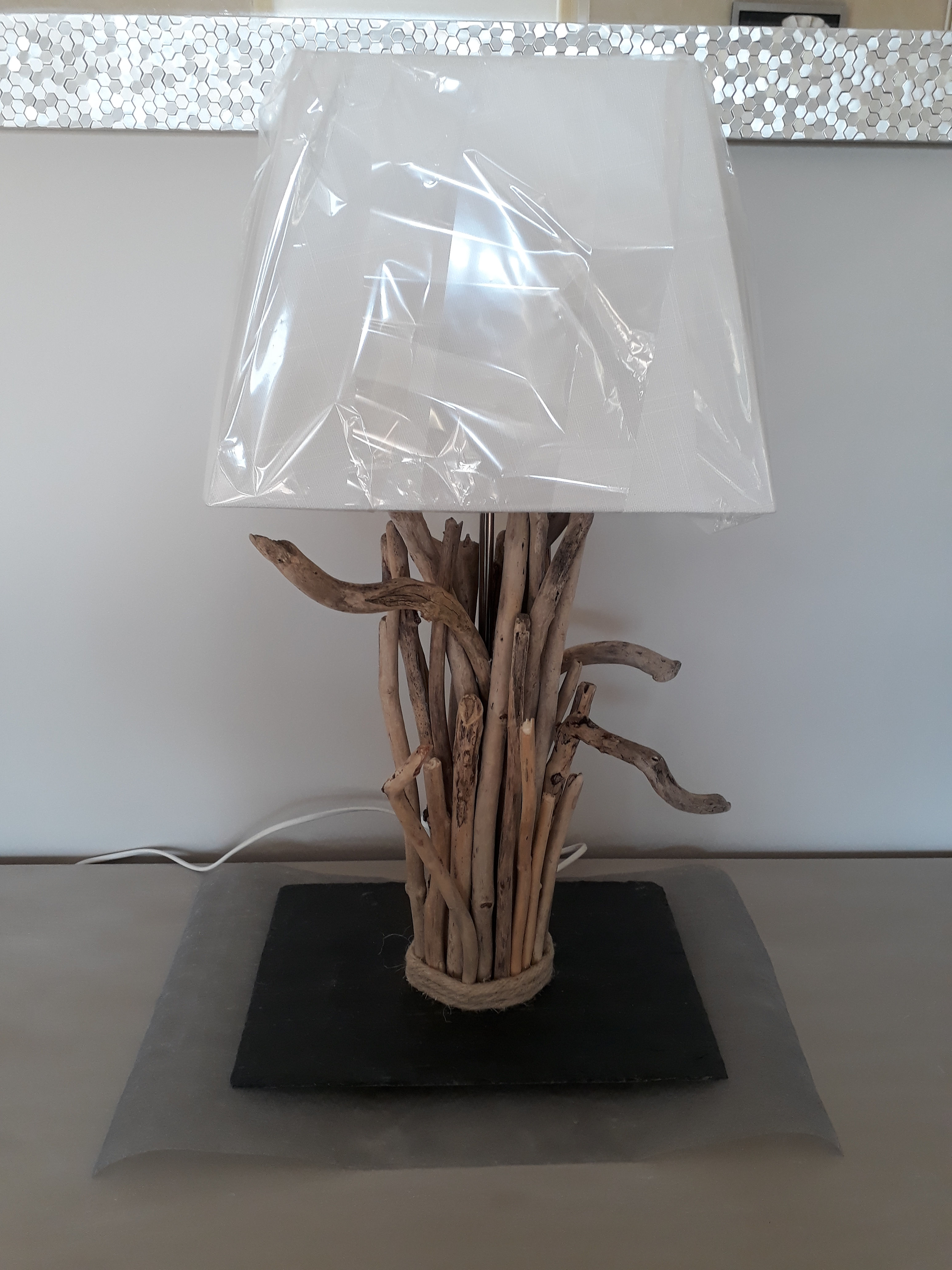 Lampe en bois flotté