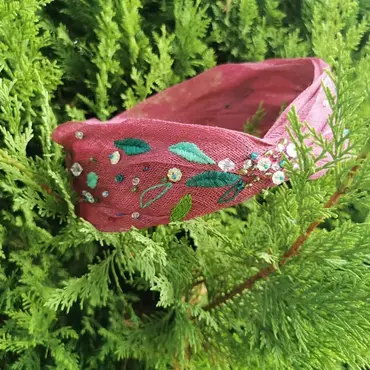 Bandeau sisal rose brodé feuilles et perles multicolore