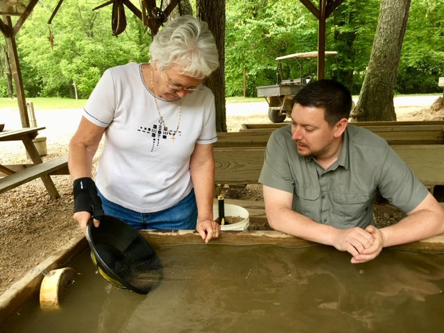 2019 Highlights Gold panning lesson | www.gemstonedetective.com