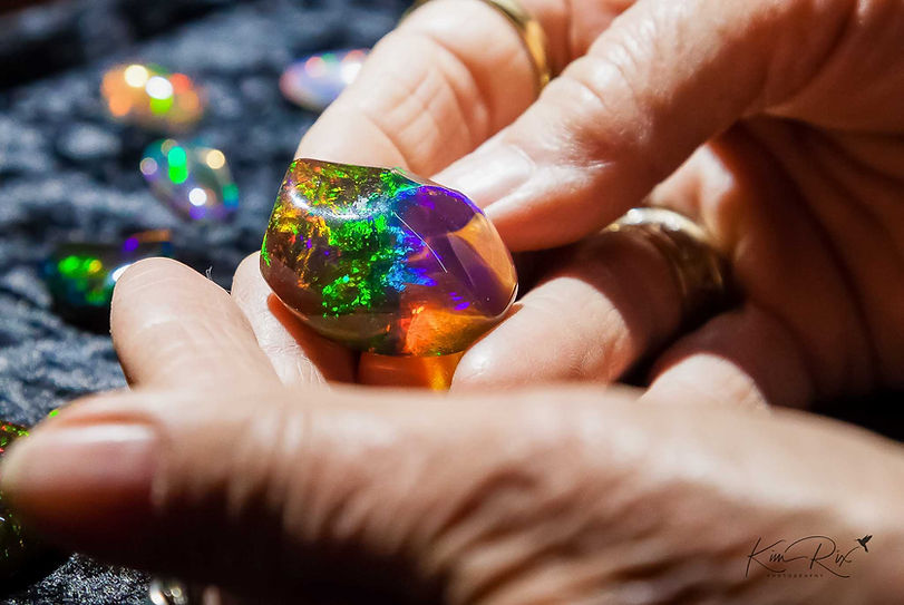 Fine Australian opal gemstone with exceptional play of colour