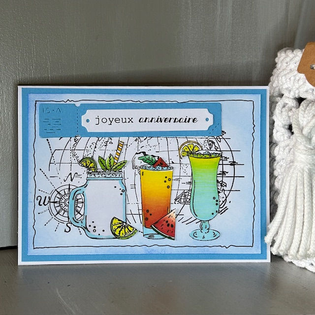 Carte joyeux anniversaire avec des cocktails