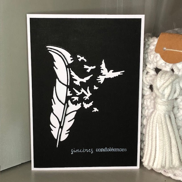 Carte Sincères condoléances, avec plume et envolée d'oiseaux