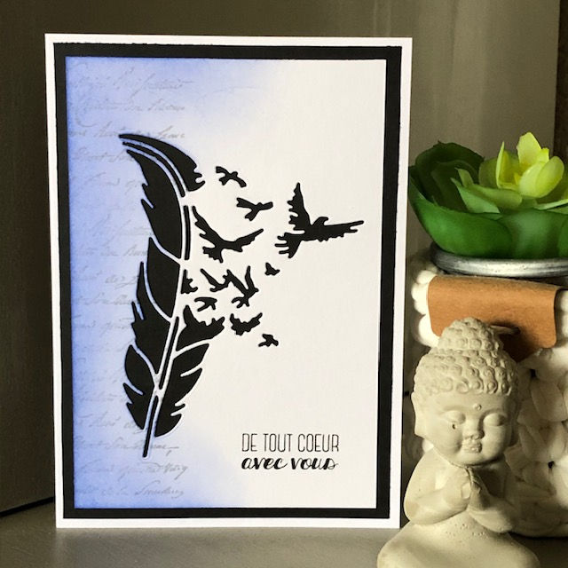 Carte de tout coeur avec vous, avec plume et envolée d'oiseaux