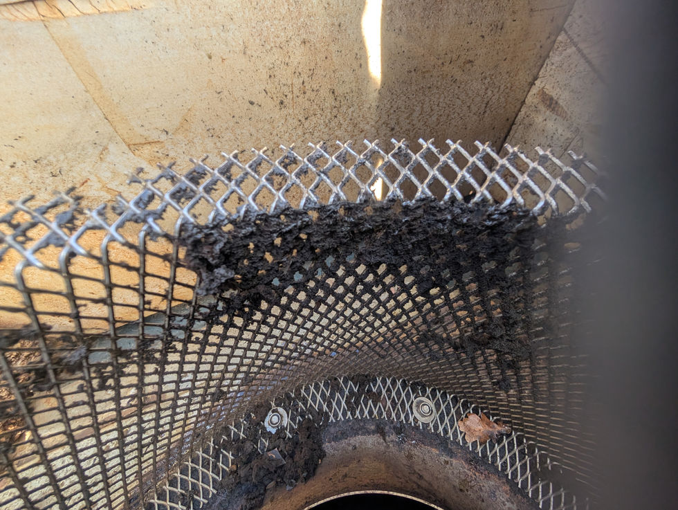 Grille du moteur du fumoir avant notre intervention totalement encrassée, Béthune, ERP