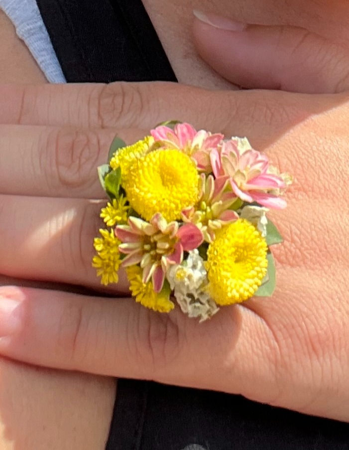 Thumbnail: Flower ring