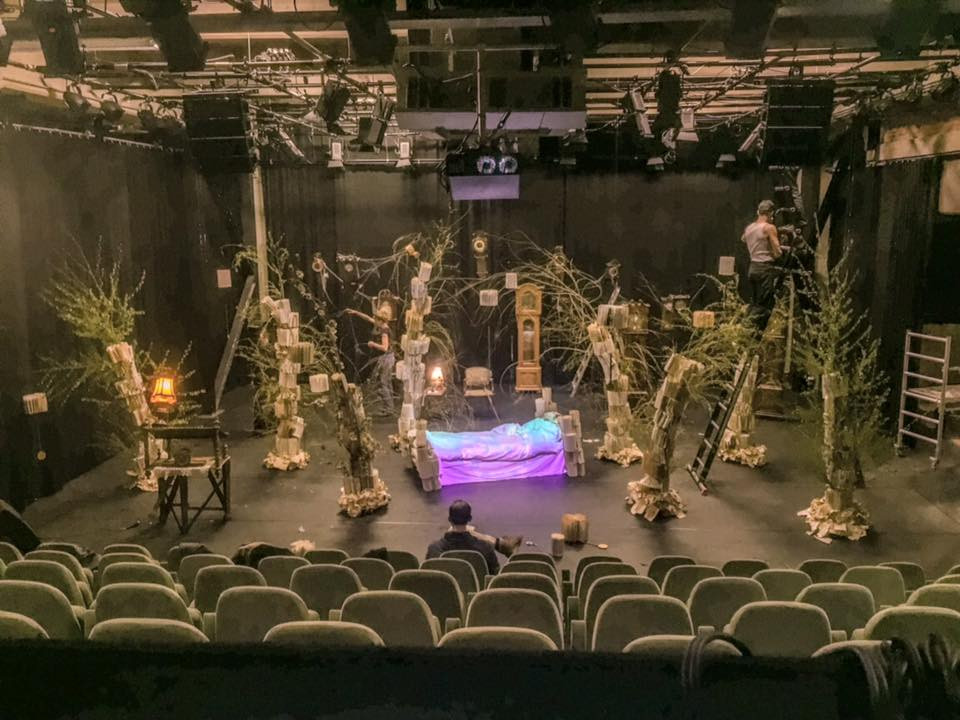 date. april 2016
city. AINSI theater, maastricht (NL)
theaterdecor en theatervormgeving voor de 12e avond van het woord over dromen: Katrin Henss
organisatie: studium generale.