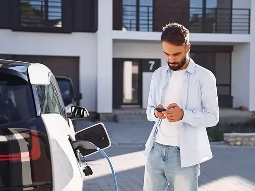 Comparing the Top EV Charging Apps and Networks for Drivers
