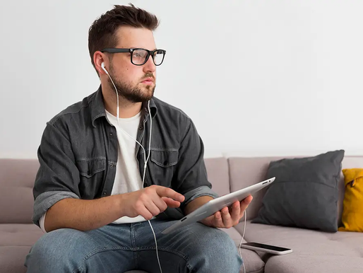 E-Readers for Men: Your Guide to Digital Reading Devices