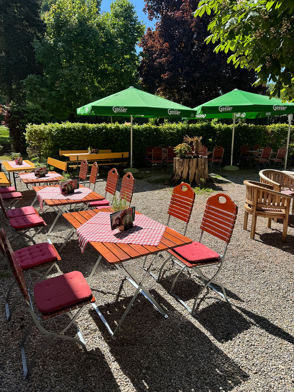 Der wunderschöne Gastgarten von M&R-Culinarium in Hochburg-Ach
