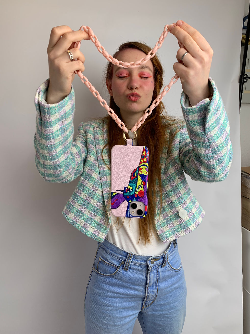 Miniaturbild: Rose Peony Rainbow Giraffe - Leder iPhone Hülle mit Kette / 2-teiliges Set