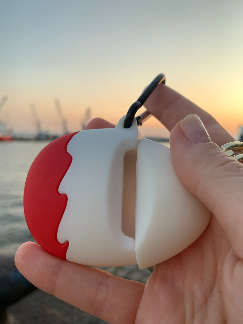 Miniaturbild: Kinder Ei AirPods Hülle