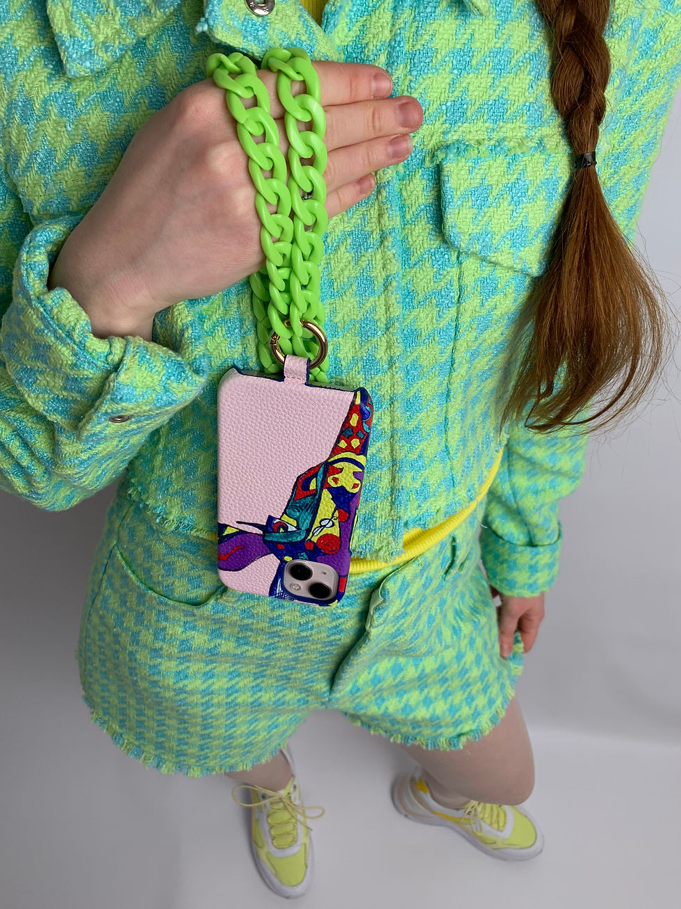 Miniaturbild: Toxic Green Rainbow Giraffe - Leder iPhone Hülle mit Kette / 2-teiliges Set