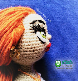 Muñeca amigurumi pelirroja