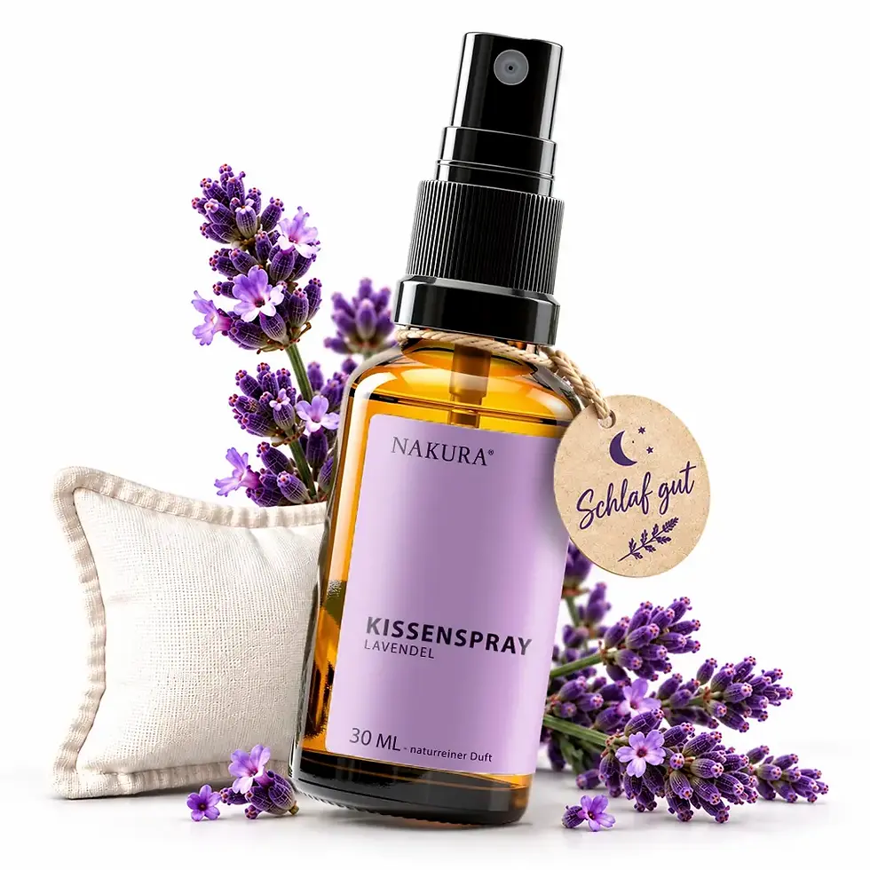 NAKURA Kissenspray Lavendel 30 ml mit Lavendelblüten, Kissen und Anhänger „Schlaf gut“ – natürlicher Duft für die Abendroutin