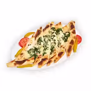 Flamm Pide mit Spinat und Käsemischung