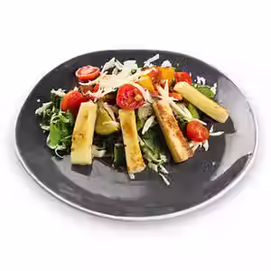 Grillkäse mit Salat und Soße
