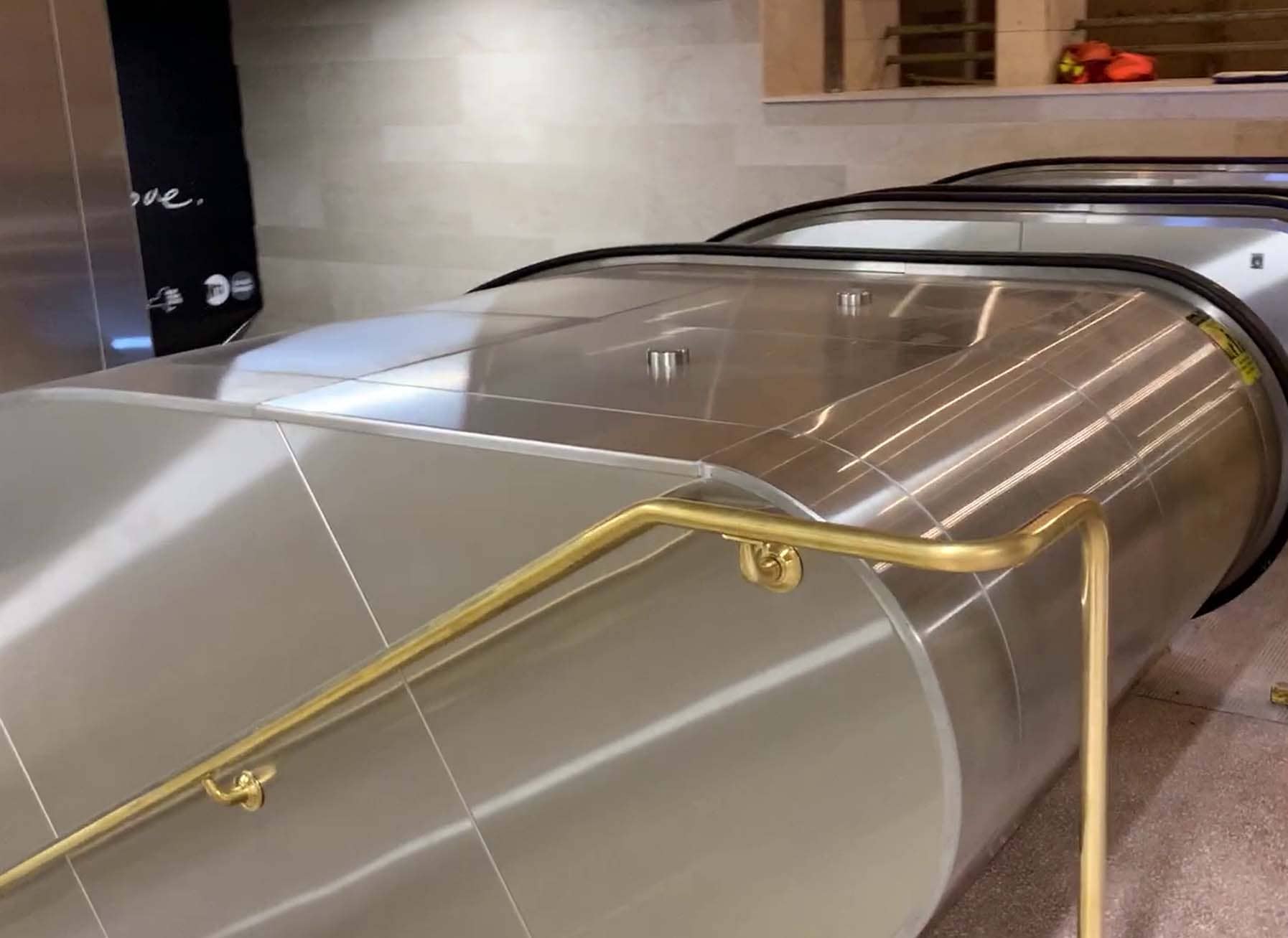 Escalator_01.jpg