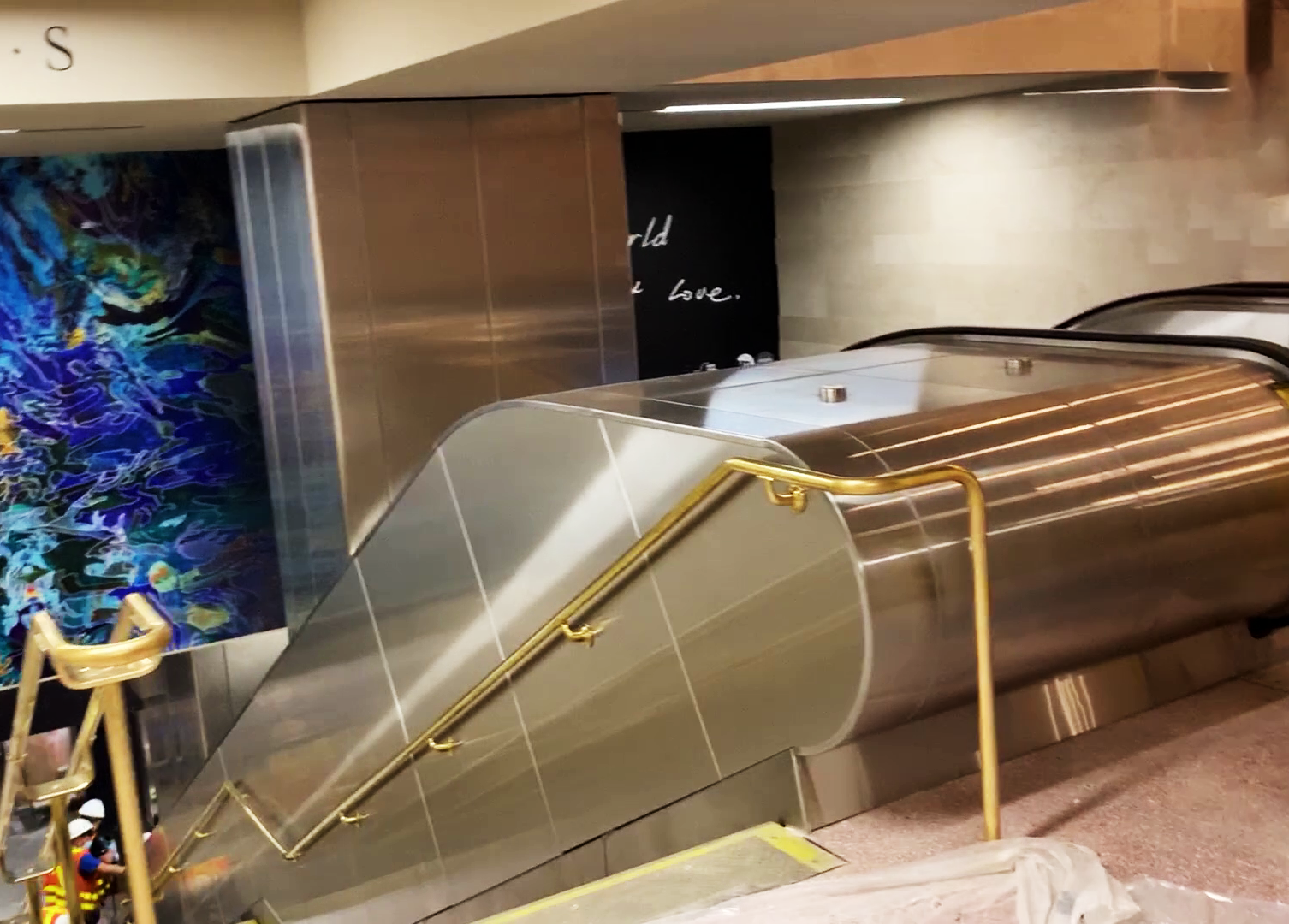 Grand Central 42 Entrance Escalator Enclosure.png