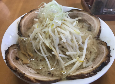 湯河原のラーメン屋🍜麺の蔵
宿から徒歩7分!根強いファンがいる人気のラーメン屋さんです。醤油、塩、味噌どれも美味しい‼️
今回は味噌をいただきました。😋