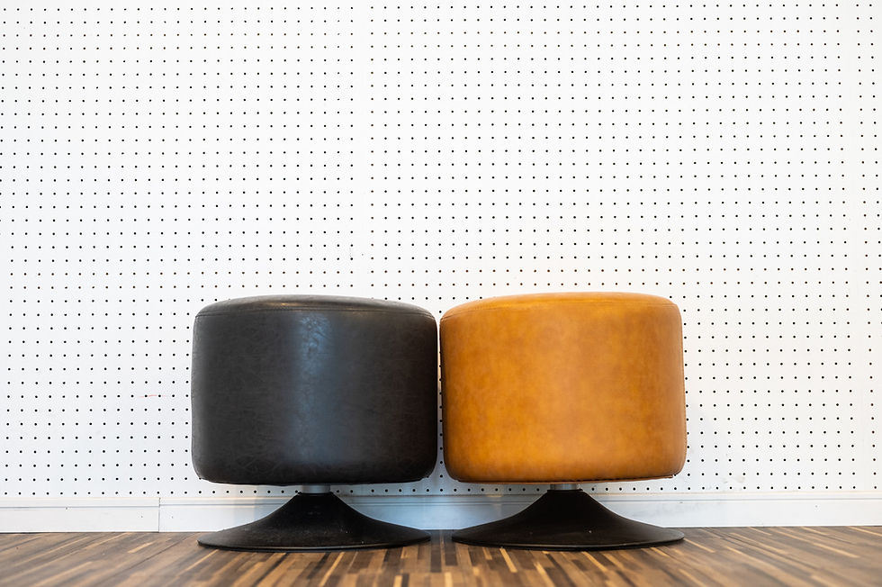 無料什器/回る丸椅子をご紹介