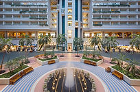 14_Orlando-International-Airport_carpeting-and-water-features-lots-of-light-and-live-lands