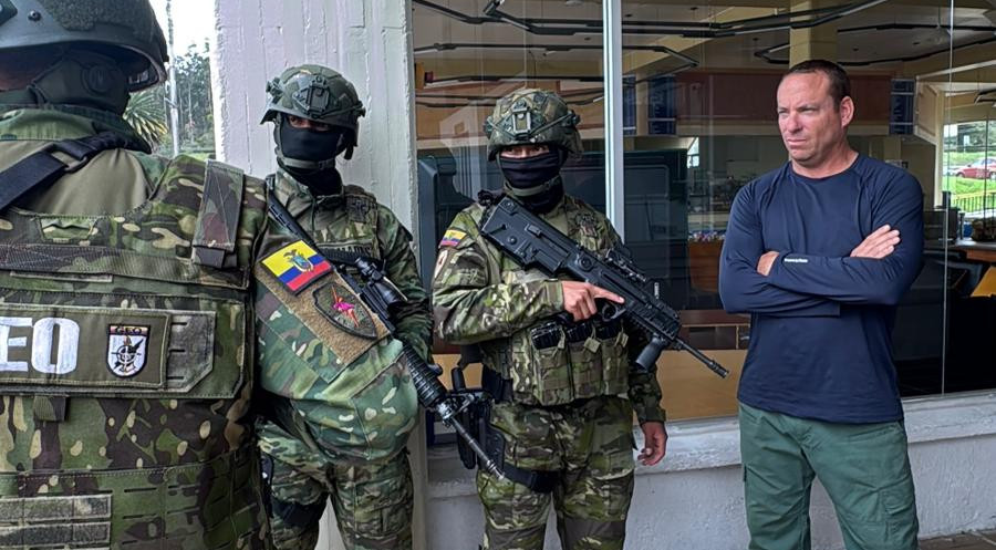 israeli tactical school founder tomer israeli teaching the Ecuador army delta force cqb as part of ITS protection project for the president