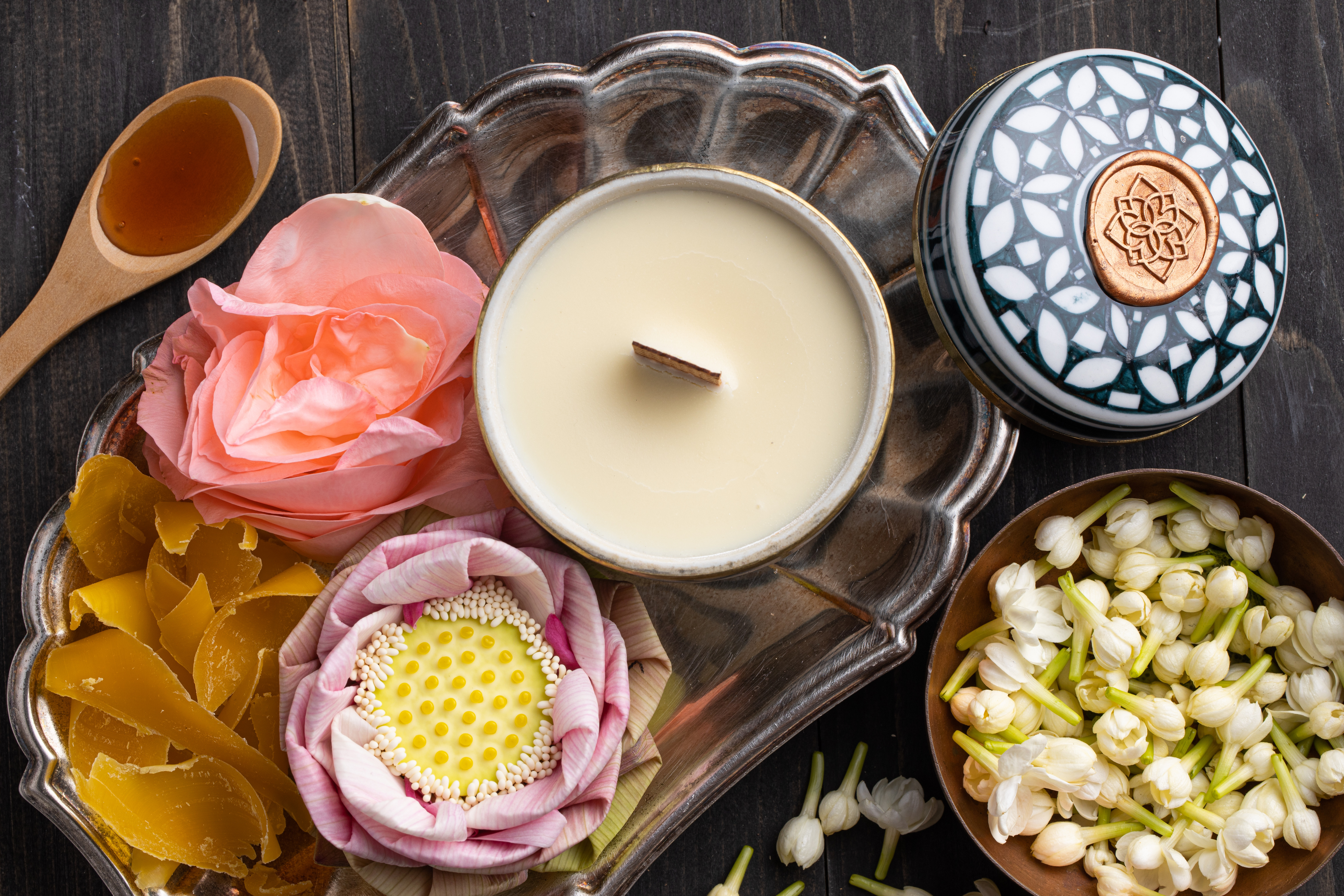 SCENTED CANDLE ( HONEY)