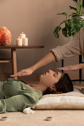 personne-menant-therapie-reiki.jpg