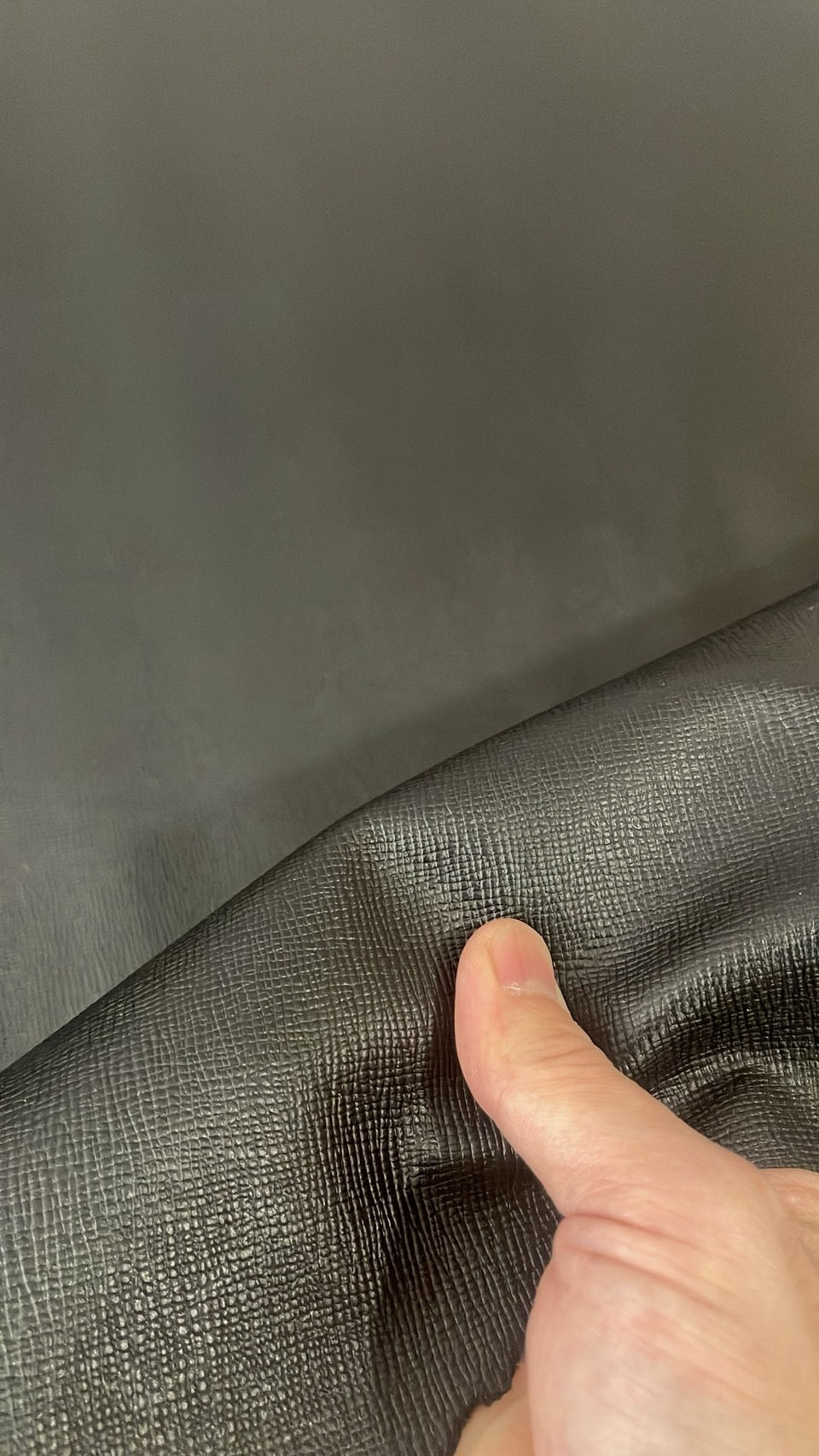 サムネイル： 《GIVENCHYコピー》牛型押しスムース　Col.Black