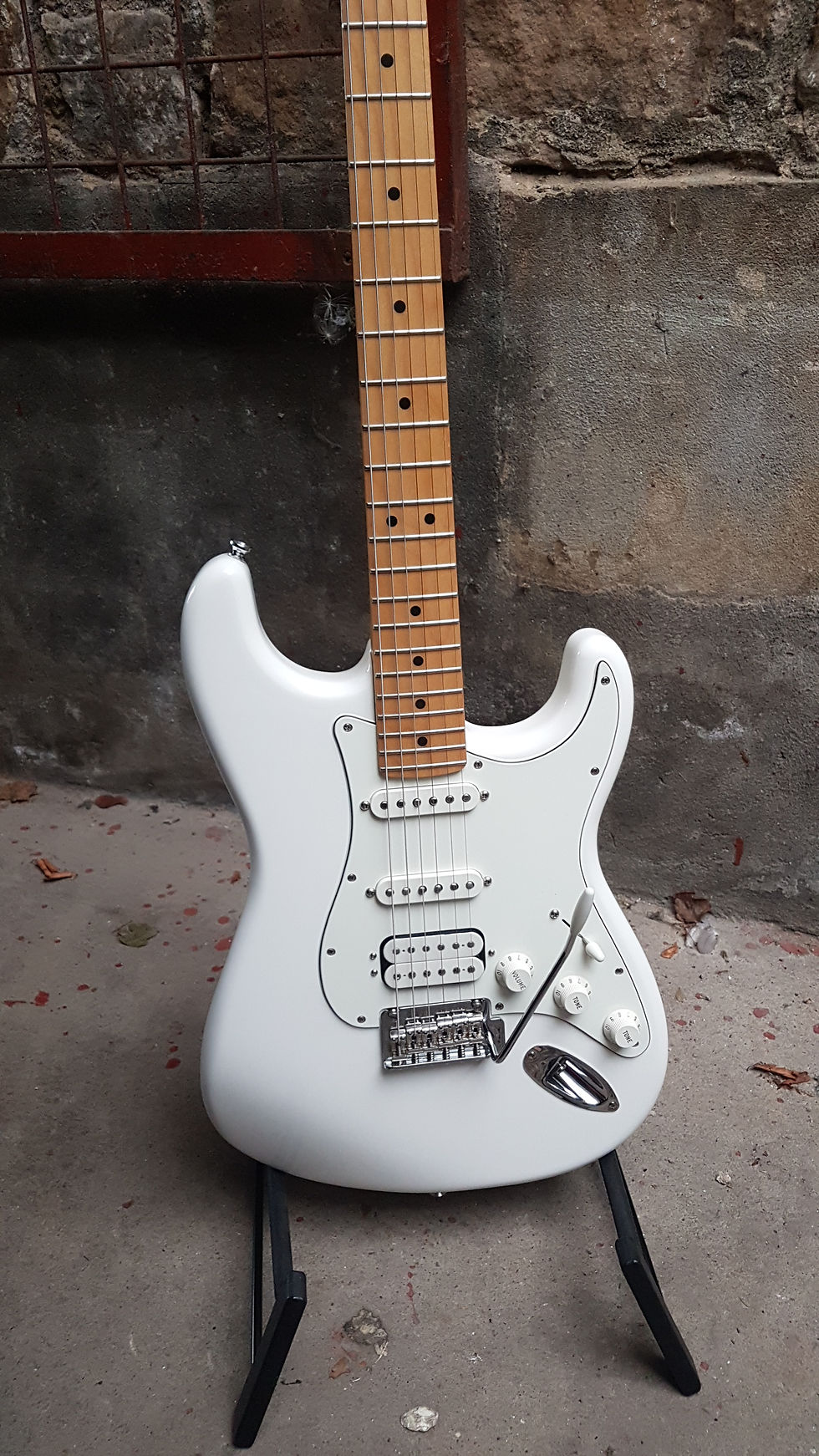 Pre-owned Fender Player Stratocaster H,S,S (polar white)