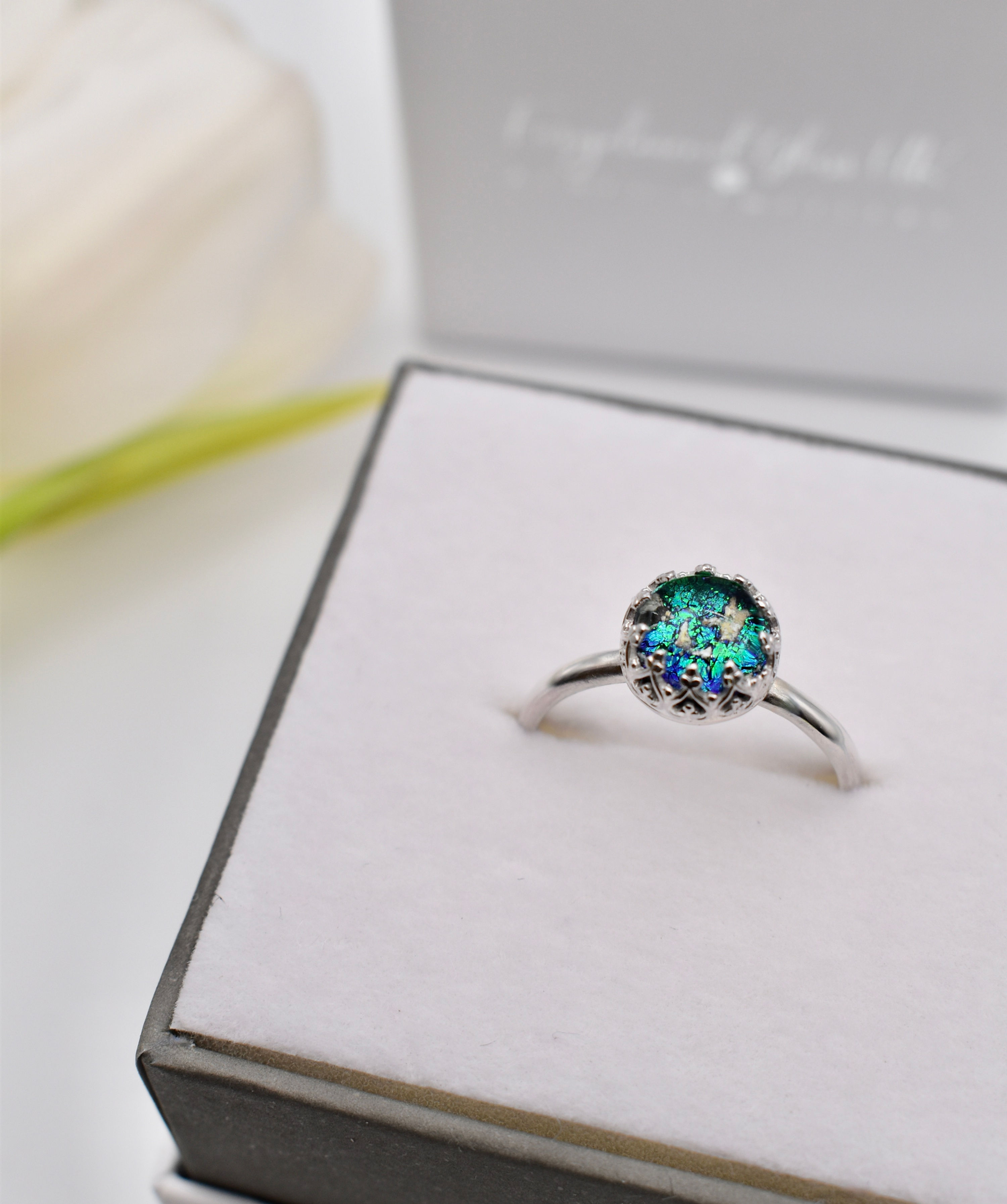 Ashes in glass round memorial ring