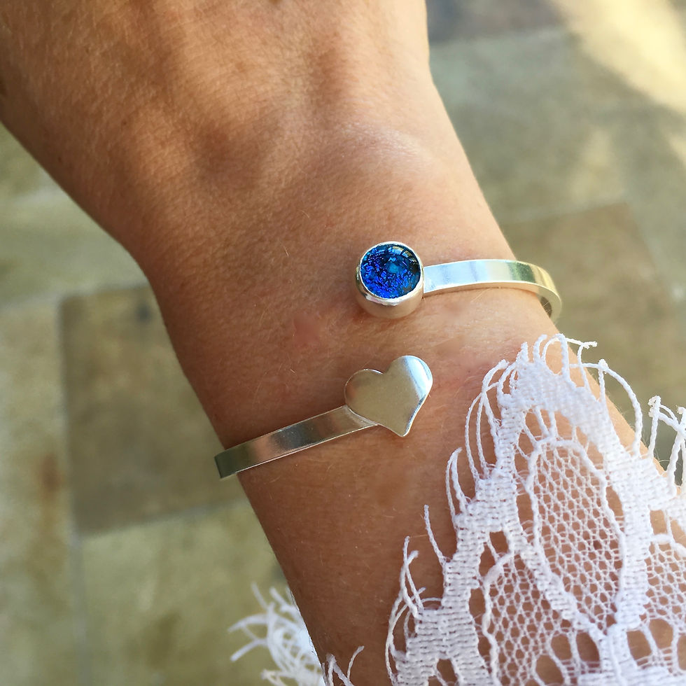 Thumbnail: ashes jewellery, ashes in glass heart bangle