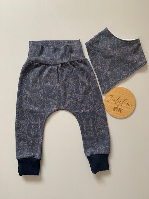Thumbnail: Harem pants - Animal drawings on navy