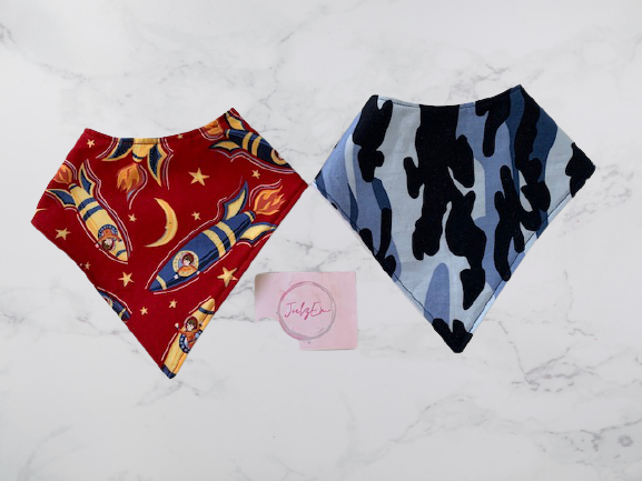 Set of 2 bandana bibs