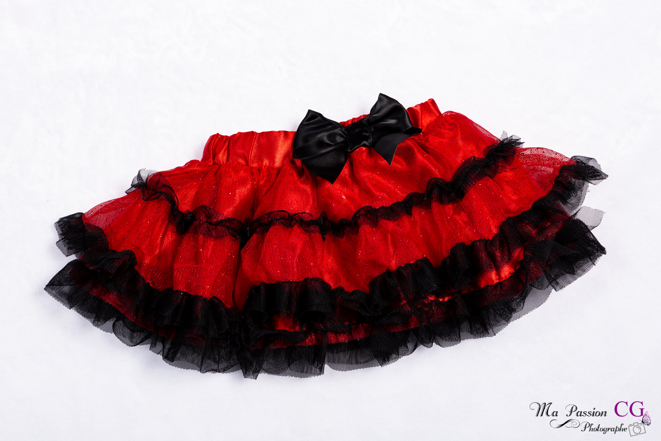 bébé noir et rouge