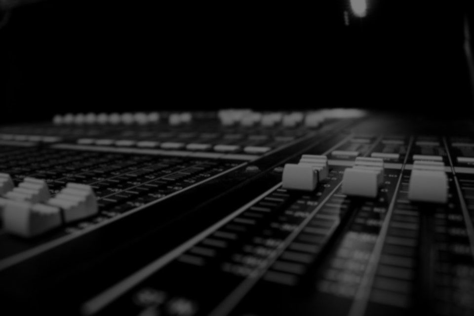 audio-3817292_960_720 darker.jpg