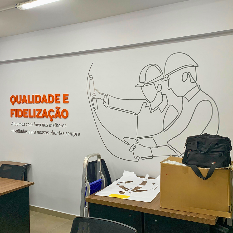 plotagem feita na parede pela sr placas