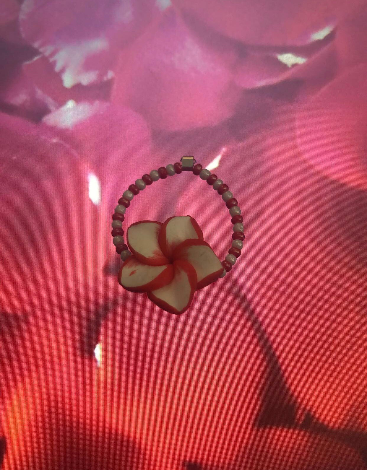 Red & white flower ring  🌺 