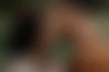 Photographie prise par Thomas Beauquesne, photographe professionnel de mariage en Seine-et-Marne (77), lors d’une séance engagement champêtre près de Pontault-Combault. Photo de couple naturelle et authentique en extérieur, idéale pour une séance photo engagement avant mariage.