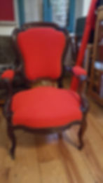 les semences sont ôtées et remplacées par des clous décoratifs