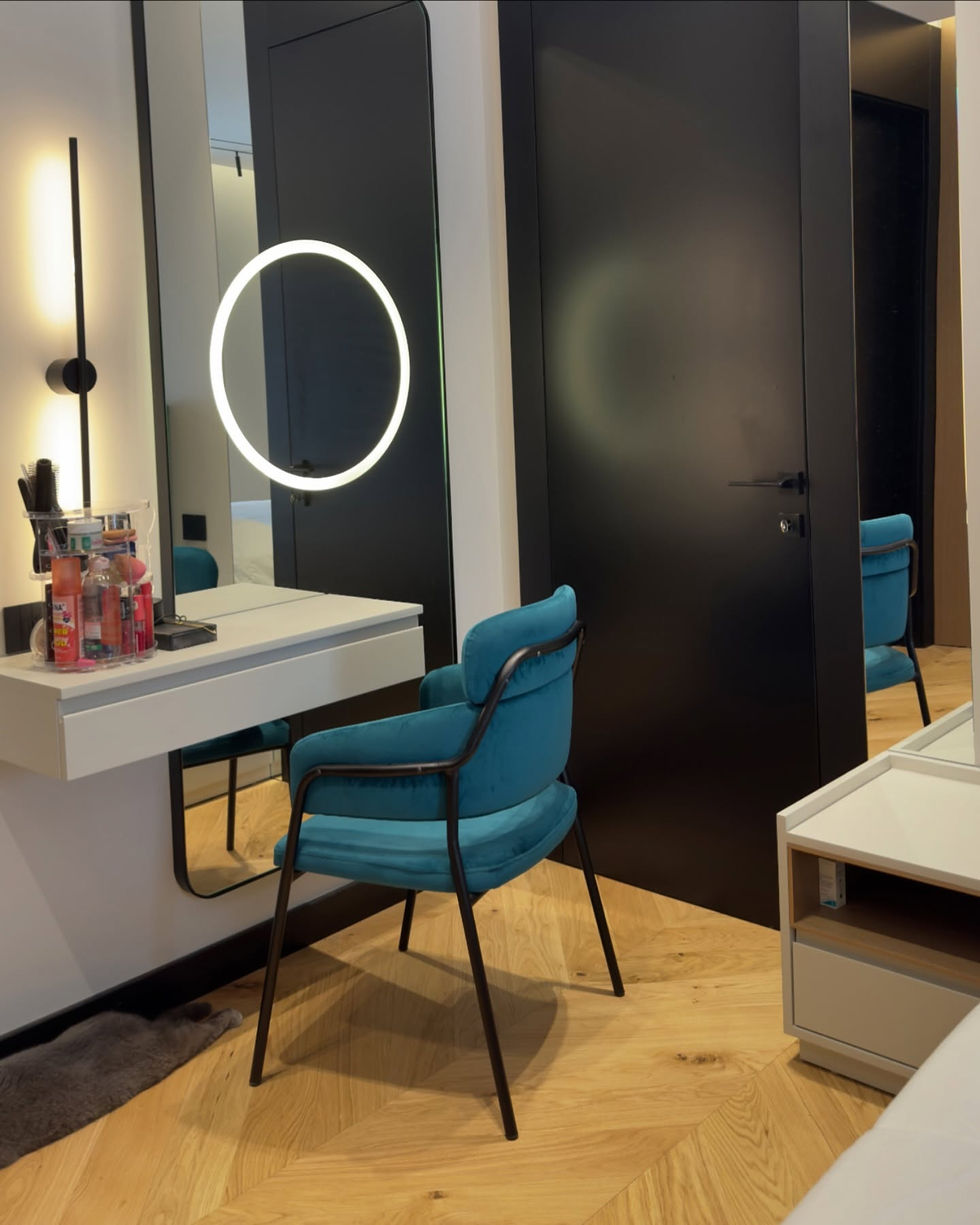 A.L.E.N. Apartment