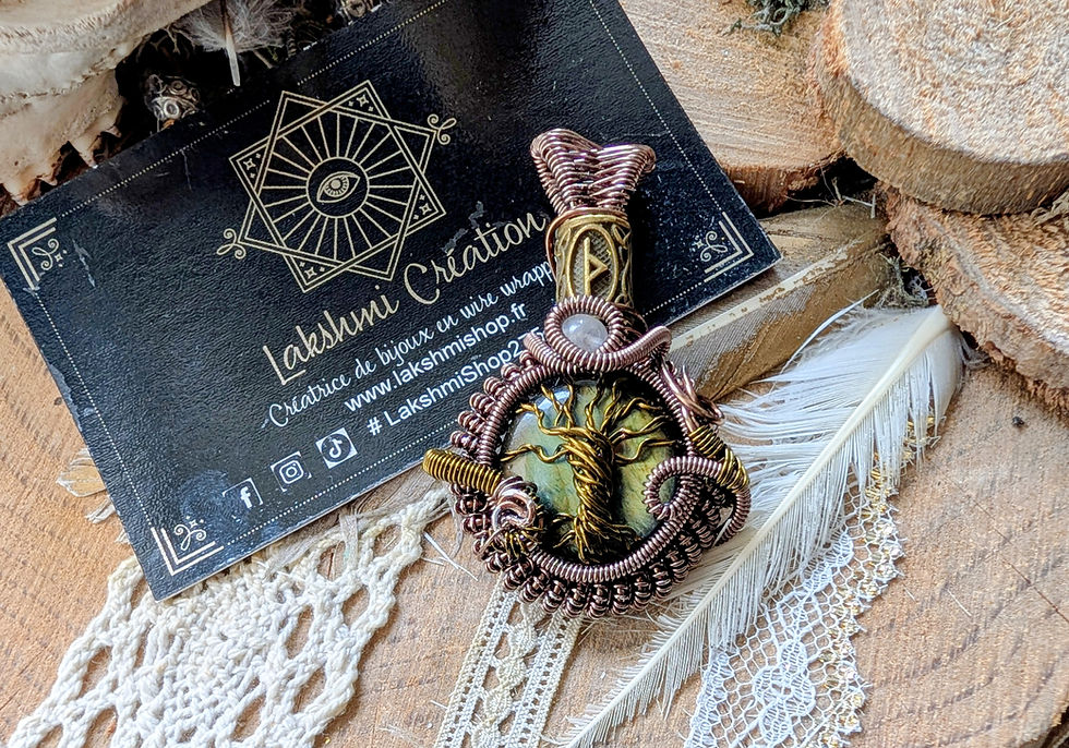 Thumbnail: 
Talisman Yggdrasil Labradorite, perle en Labradorite blanche et rune Thurisaz 
